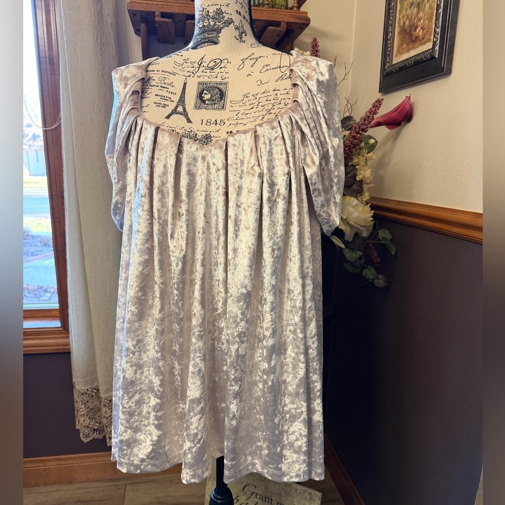 Anthropologie Maeve Short-Sleeve Drapey Velvet Tee - Picture 3 of 10